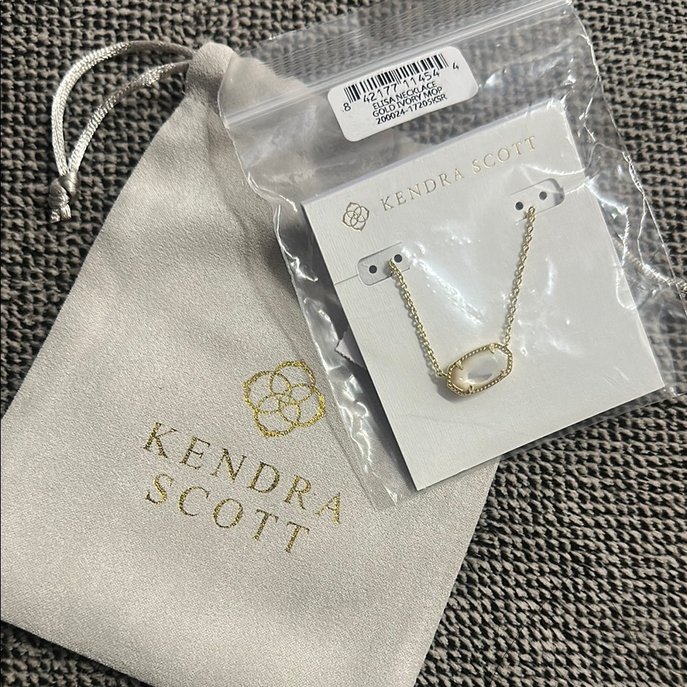 Kendra Scott Gold Oval Pendant Necklace